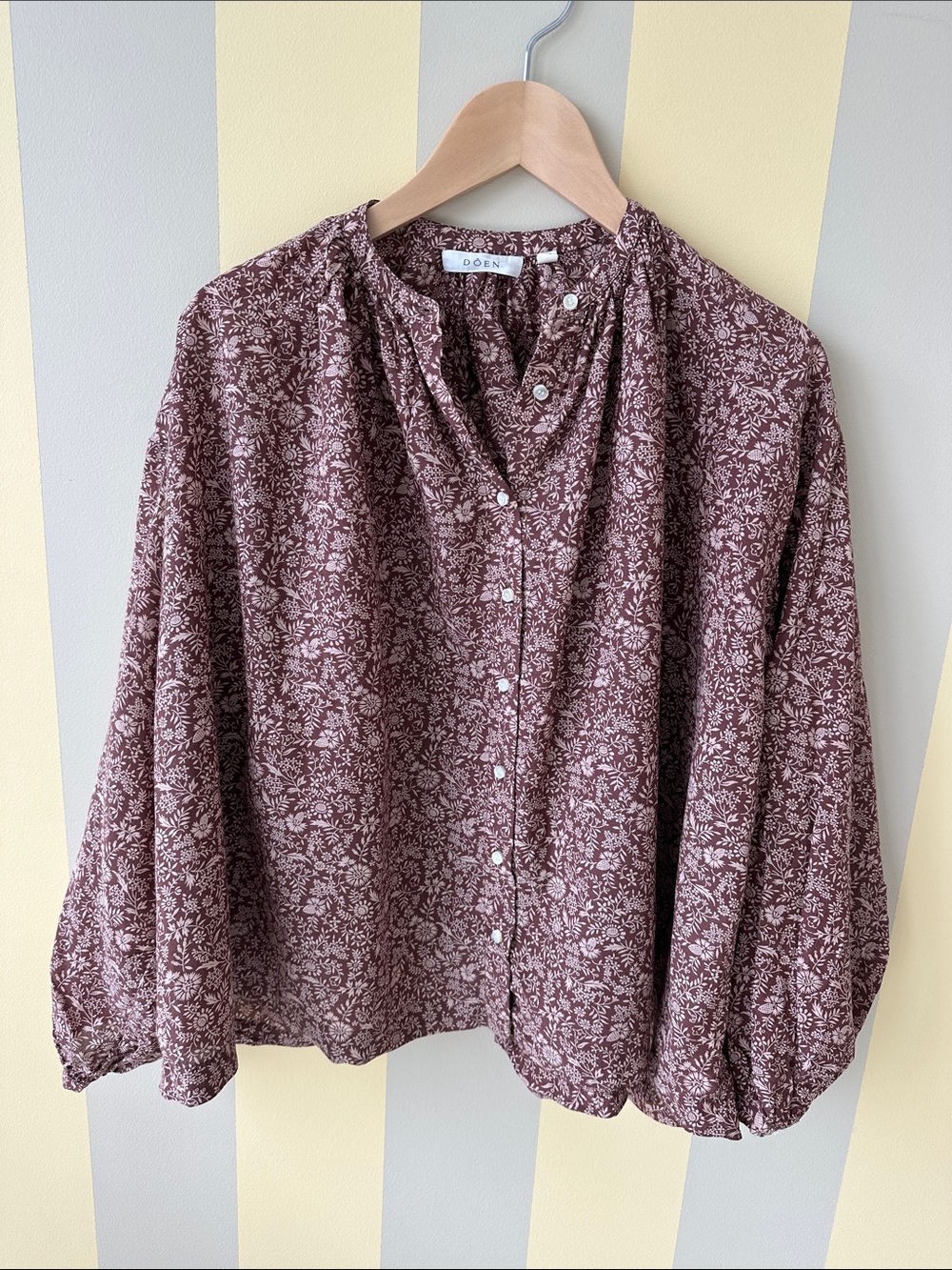 Doen Floral Button-Front Blouse in Brown and Cream